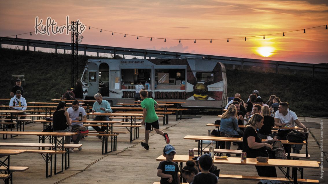 10. September | Liquid & Maniac